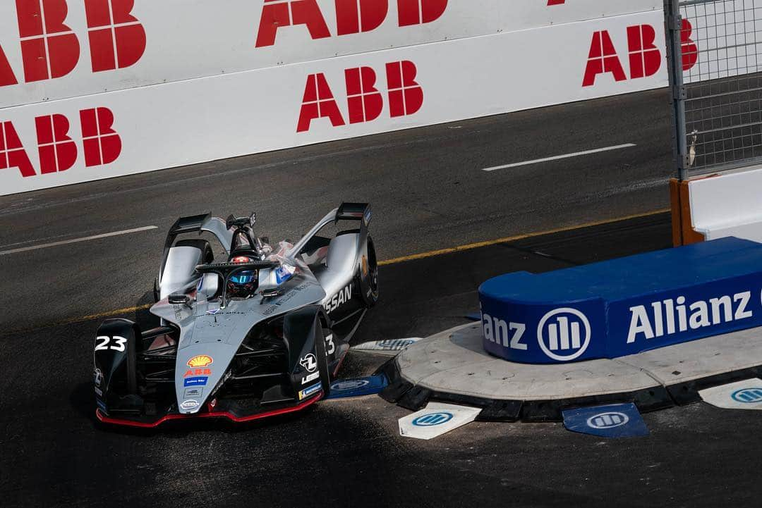 セバスチャン・ブエミさんのインスタグラム写真 - (セバスチャン・ブエミInstagram)「#SanyaEPrix P8 at the end of today’s race but I’m very happy with the improvements we have made with the team @nissanedams  Congratulations to my teammate @oliverrowland1 for his podium ! Let’s push for the next round ⚡️ Thank you all for the support and for voting on the #FanBoost 🙏🏼」3月24日 8時51分 - sebastien_buemi