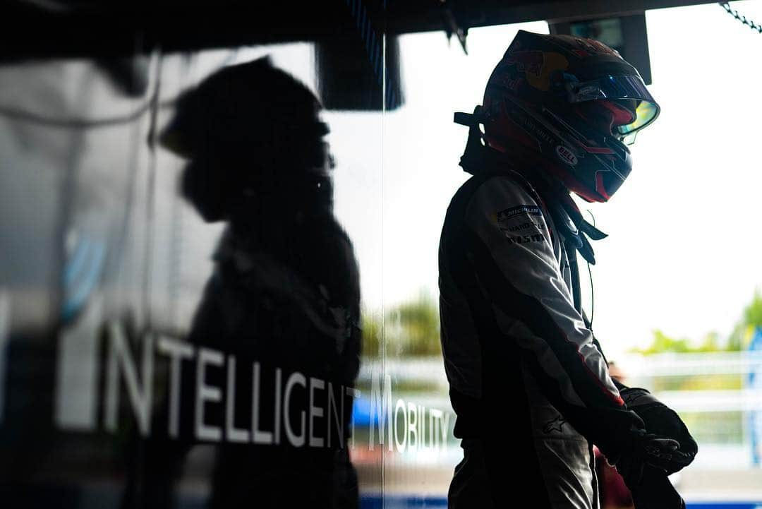 セバスチャン・ブエミさんのインスタグラム写真 - (セバスチャン・ブエミInstagram)「#SanyaEPrix P8 at the end of today’s race but I’m very happy with the improvements we have made with the team @nissanedams  Congratulations to my teammate @oliverrowland1 for his podium ! Let’s push for the next round ⚡️ Thank you all for the support and for voting on the #FanBoost 🙏🏼」3月24日 8時51分 - sebastien_buemi