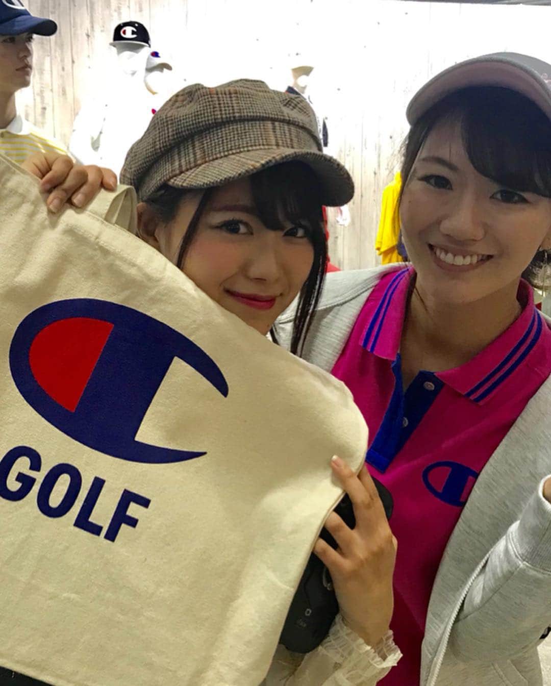 にゃんさんゴルフさんのインスタグラム写真 - (にゃんさんゴルフInstagram)「. . #JAPANGOLFFAIR2019 今日で最終日！🏌️‍♂️‍♀️ . . たーーーくさん お友達や知り合いに会えて すごく楽しいっ！！！❤️ . . 仕事できてたお友達の SKE48の鈴蘭がブースに遊びにきてくれた💛 . 写真ありすぎてまた載せる🙆‍♀️w . #ジャパンゴルフフェア#ゴルフ#ゴルフ女子#ゴルフ男子#展示会#パシフィコ横浜#チャンピオン#チャンピオンパーカー #チャンピオンコーデ #gtバーディーズ#バーディーズ#リッキーファウラー #ske48#champion#championgolf#yokohama#2under」3月24日 9時09分 - miiiii0228