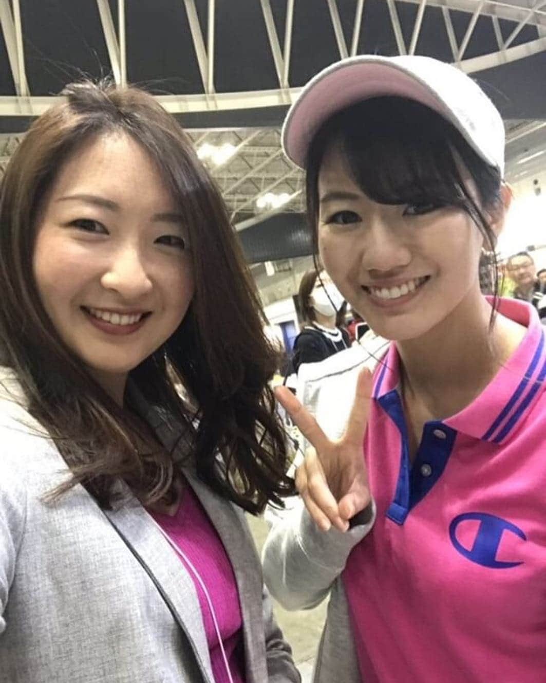 にゃんさんゴルフさんのインスタグラム写真 - (にゃんさんゴルフInstagram)「. . #JAPANGOLFFAIR2019 今日で最終日！🏌️‍♂️‍♀️ . . たーーーくさん お友達や知り合いに会えて すごく楽しいっ！！！❤️ . . 仕事できてたお友達の SKE48の鈴蘭がブースに遊びにきてくれた💛 . 写真ありすぎてまた載せる🙆‍♀️w . #ジャパンゴルフフェア#ゴルフ#ゴルフ女子#ゴルフ男子#展示会#パシフィコ横浜#チャンピオン#チャンピオンパーカー #チャンピオンコーデ #gtバーディーズ#バーディーズ#リッキーファウラー #ske48#champion#championgolf#yokohama#2under」3月24日 9時09分 - miiiii0228