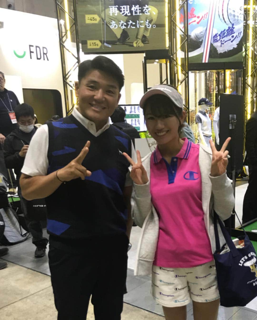 にゃんさんゴルフさんのインスタグラム写真 - (にゃんさんゴルフInstagram)「. . #JAPANGOLFFAIR2019 今日で最終日！🏌️‍♂️‍♀️ . . たーーーくさん お友達や知り合いに会えて すごく楽しいっ！！！❤️ . . 仕事できてたお友達の SKE48の鈴蘭がブースに遊びにきてくれた💛 . 写真ありすぎてまた載せる🙆‍♀️w . #ジャパンゴルフフェア#ゴルフ#ゴルフ女子#ゴルフ男子#展示会#パシフィコ横浜#チャンピオン#チャンピオンパーカー #チャンピオンコーデ #gtバーディーズ#バーディーズ#リッキーファウラー #ske48#champion#championgolf#yokohama#2under」3月24日 9時09分 - miiiii0228