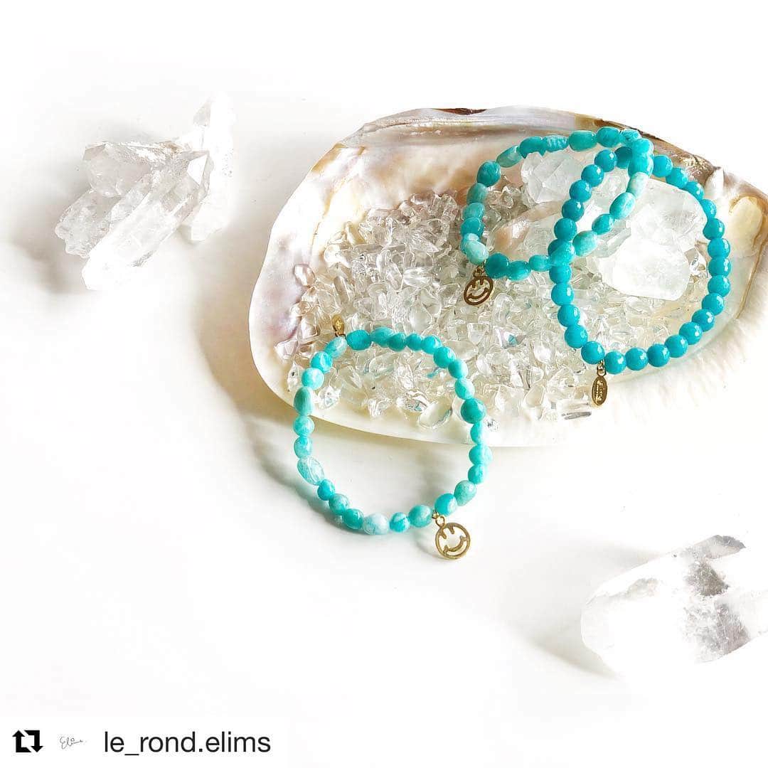 eiko kagamiさんのインスタグラム写真 - (eiko kagamiInstagram)「💙💚💙💚💙 #Repost @le_rond.elims with @get_repost ・・・ アマゾナイトブレスにつきまして、沢山のお問い合わせを有難うございます！🙇‍♀️ 発売日は3月28日(木)21:00～online shopにて予定しております。 数に限りがあります関係で、ご予約は控えている状況です。 予想を超えるご予約のご希望を、本当に有難うございました！🙇‍♀️ また着画画像など、発売日までアップしていきますので宜しくお願い致します🥰💎💚✨ . . . #lerondelims#elims  #amazonite  #accessory  #アマゾナイト #パワーストーン#天然石 #ニコちゃん#アクセサリー #ハンドメイドアクセサリー」3月24日 9時48分 - eikooo7