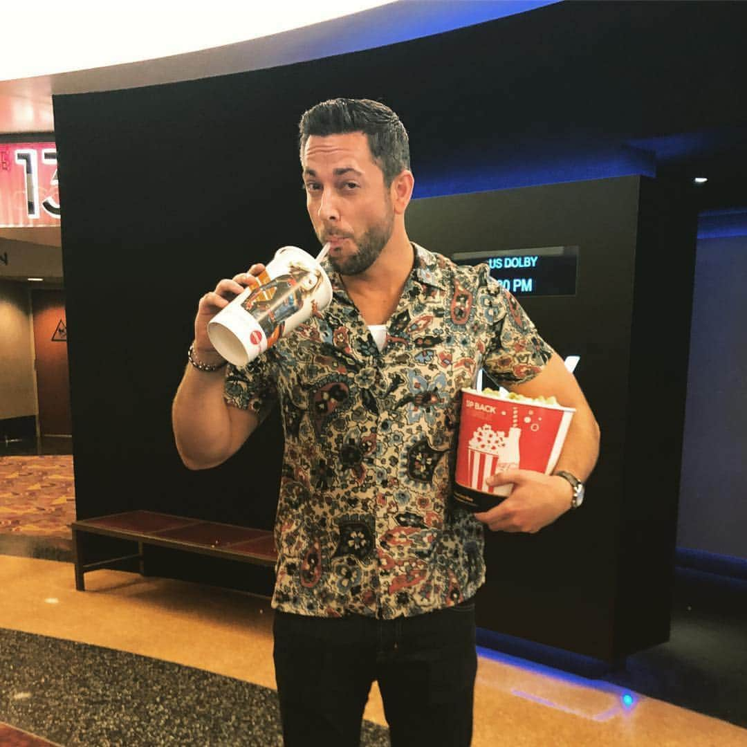 Warner Bros. Picturesさんのインスタグラム写真 - (Warner Bros. PicturesInstagram)「Regram from @zacharylevi: On my way to @nickelodeon #KCA and popped in to say howdy to some folks who were about to see a @fandango advanced screening of @shazammovie. It means the absolute world that y’all would come out two weeks early to see and support this film. So many incredibly talented people collaborated to make this as special as it is. I hope y’all feel that magic, and share it if you do. 🙌 #sippinouttacups 😘」3月24日 9時54分 - wbpictures