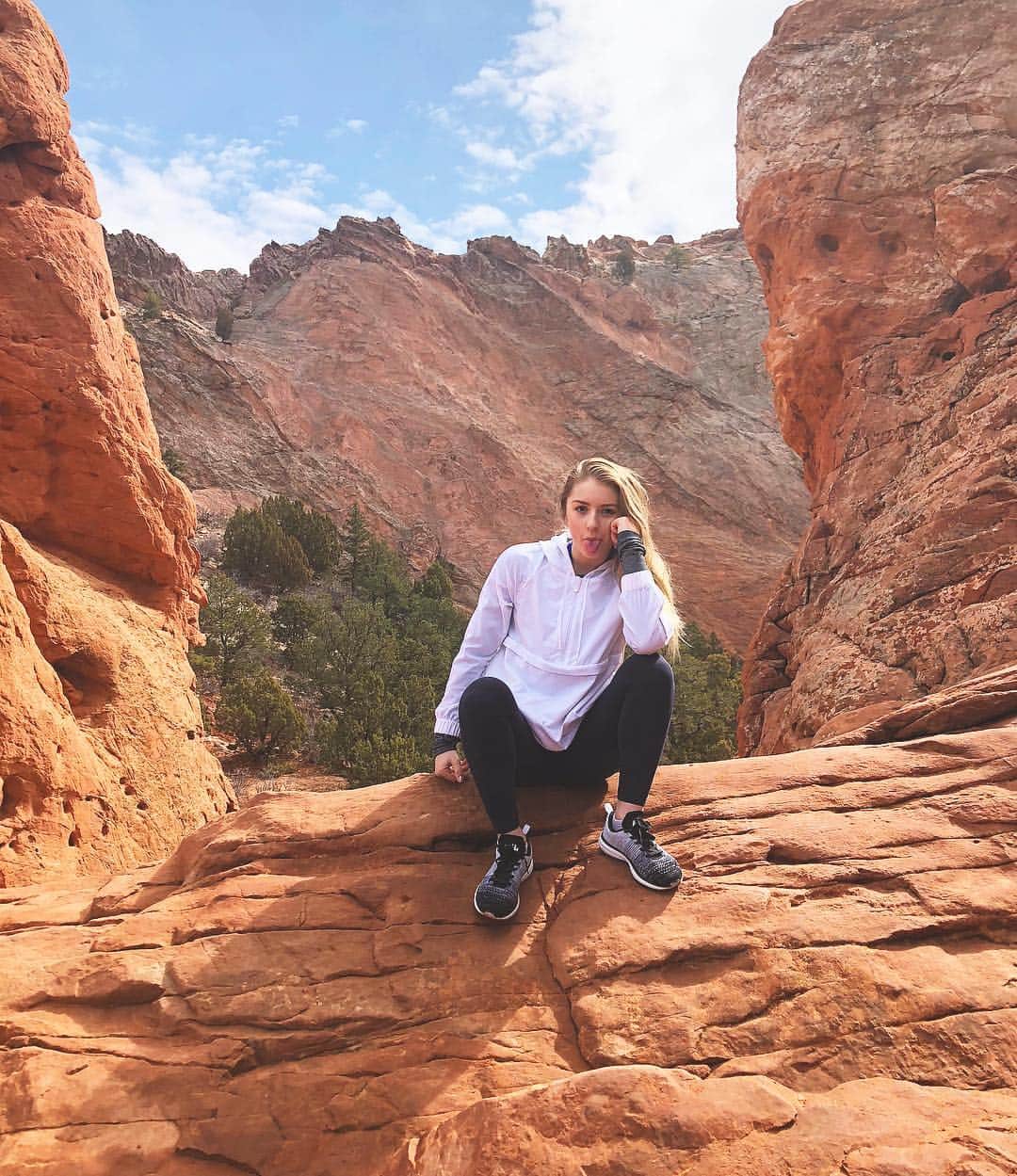 Paige Rydbergのインスタグラム：「dm me and let’s talk about rocks」
