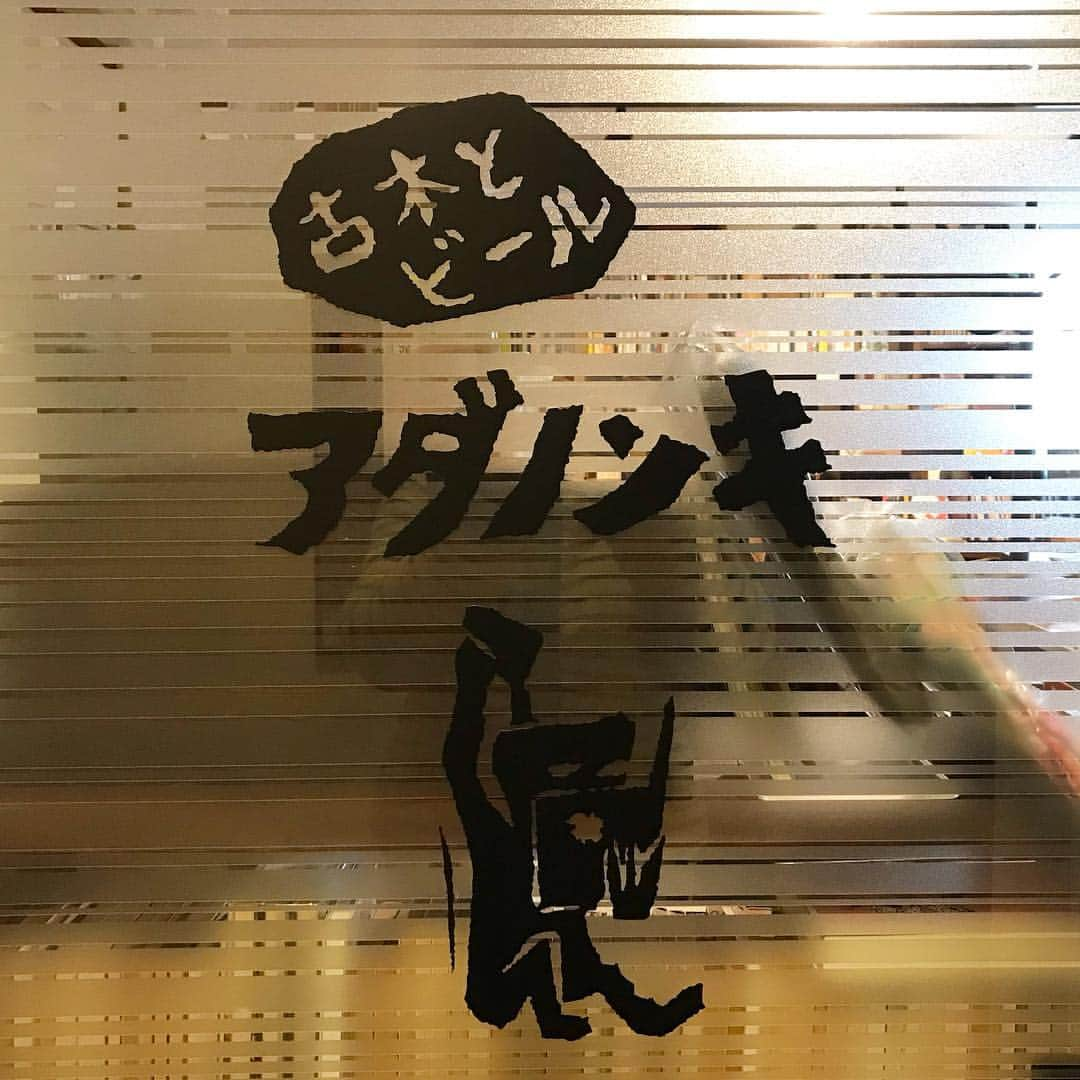 藤岡みなみさんのインスタグラム写真 - (藤岡みなみInstagram)「﻿ 札幌のブックカフェ＆古本屋さんめぐり。﻿ ﻿ ﻿ 📙WORLD BOOK CAFE﻿ お店の本を読みながらゆっくりできる。旅本多し。地球の歩き方だけでひと棚ある。 ﻿ ﻿ 📗BOOK LAB.﻿ 新しさを感じる古本屋、というすてきな矛盾。 ﻿ ﻿ 📘Brown Books Cafe﻿ 雑貨と本に囲まれたアンティーク調のおだやかなカフェ。撮影禁止のため写真なし。 ﻿ ﻿ 📕toronika﻿ 古本、雑貨、zineなど。古雑誌がいいかんじ。 ﻿ ﻿ 📙アダノンキ﻿ 古本とビール。お酒にまつわる本もたくさん。好きな場所だー。 ﻿ ﻿ 📘KINO CAFE﻿ シアターキノ併設のカフェ。古本とワイン。映画のパンフもたくさん。ここに住みたい。﻿ ﻿ ﻿ 札幌は個性的で居心地がいい古本屋さんが多い印象。だいたい古い雑居ビルの中にあって、本の洞窟に潜っていく冒険者の気分になる。﻿ ・﻿ ・﻿ ・﻿ ・﻿ ・﻿ #本屋さん #ブックカフェ #古本屋 #札幌カフェ #dig #本棚」3月24日 10時13分 - fujiokaminami