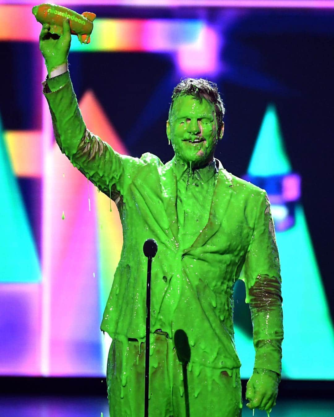 Just Jaredさんのインスタグラム写真 - (Just JaredInstagram)「@prattprattpratt is the first slime victim at the Kids’ Choice Awards! #ChrisPratt #KCAs #KCA Photos: Getty」3月24日 10時05分 - justjared