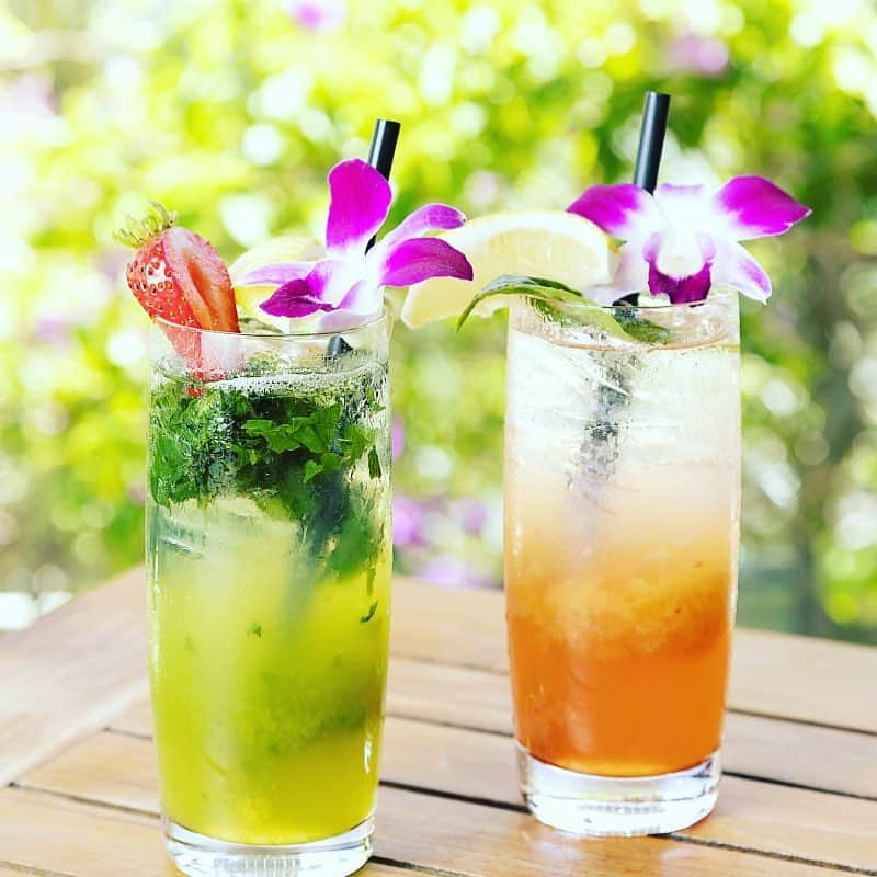 Trump Waikikiさんのインスタグラム写真 - (Trump WaikikiInstagram)「Quench your thirst with handcrafted beverages such as the signature lemonades and limeades. One’s the fresh strawberries combined with white peach puree and fresh lemon juice lemonade and the other is the fresh basil mixed with fresh lemon juice. #waioluoceancuisine #trumpwaikiki #lemonade」3月24日 19時36分 - trumpwaikiki