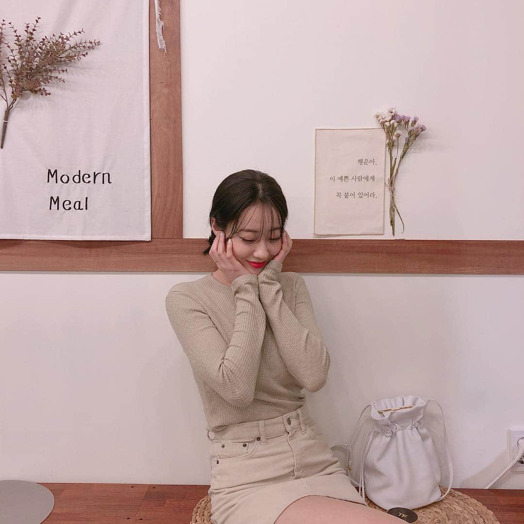 ギョンリ さんのインスタグラム写真 - (ギョンリ Instagram)「나? 💓」3月24日 19時43分 - gyeongree