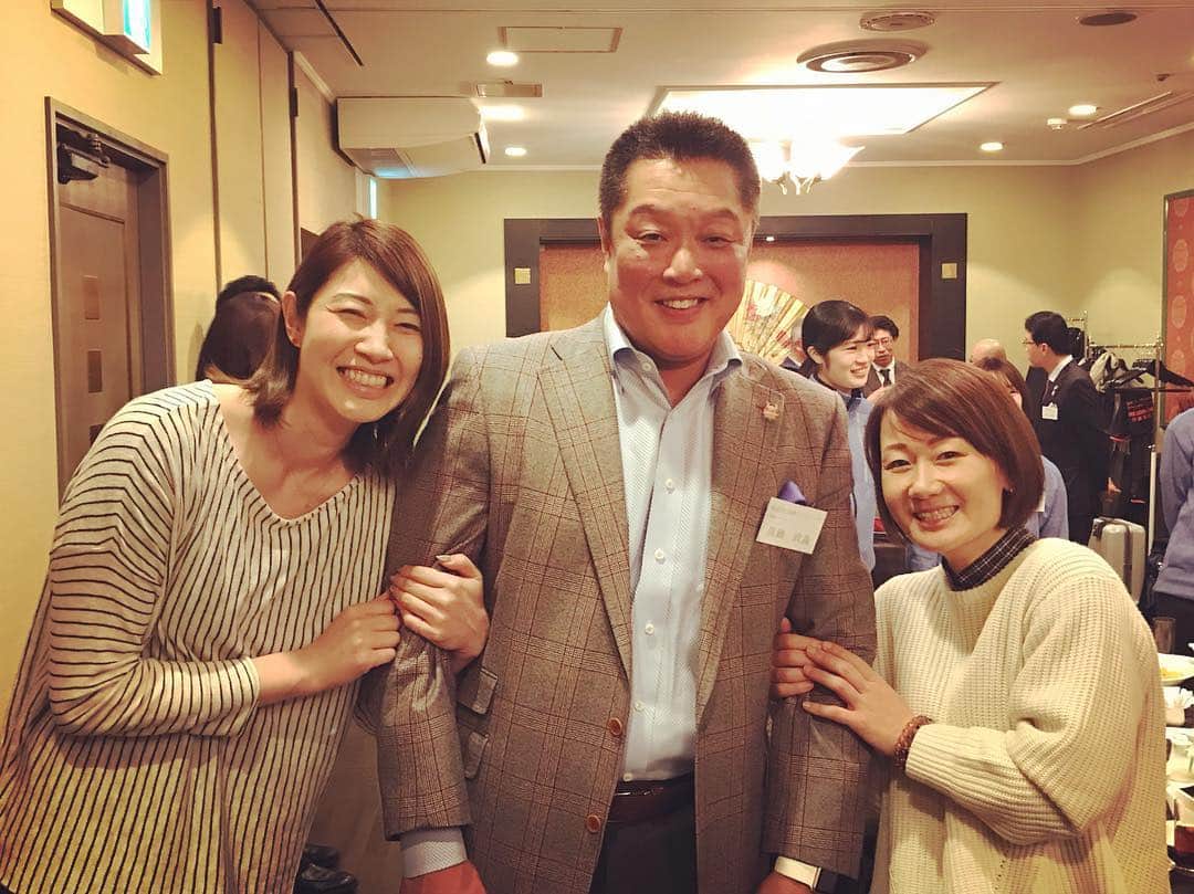 佐野優子のインスタグラム：「. イケメン監督にも会えた🥰 . #姫路#ヴィクトリーナ姫路  #ヴィクトリーナドリームス #イケメン #眞鍋政義 監督 #狩野舞子 はん #佐野優子」