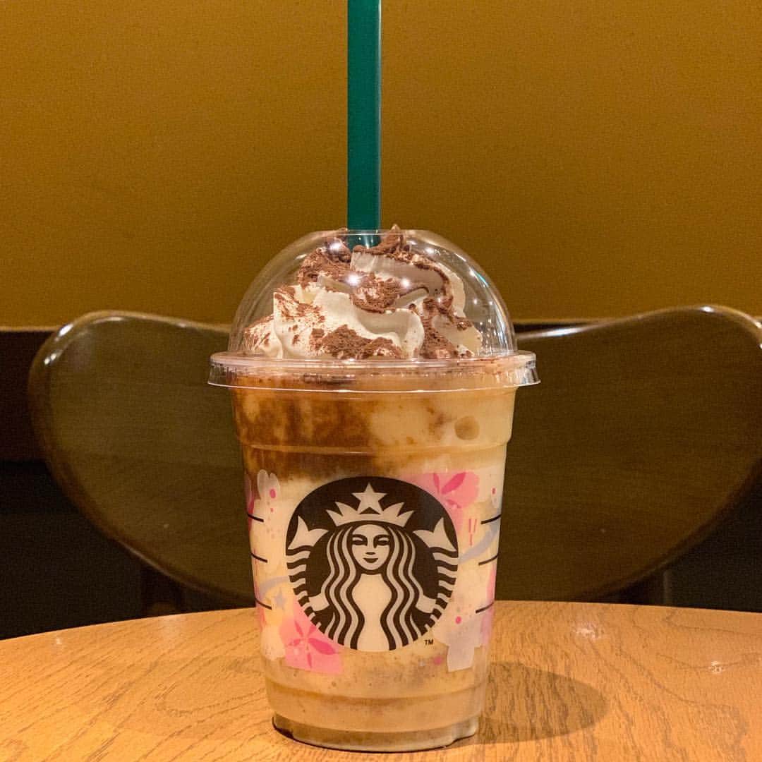 のインスタグラム：「クラシック ティラミス フラペチーノ® #クラシックなんちゃらフラペチーノ #クラシックなんちゃら #クラシックティラミスフラペチーノ #クラシックティラミスフラペチーノ® #スタバ #スターバックス #スターバックスコーヒー」