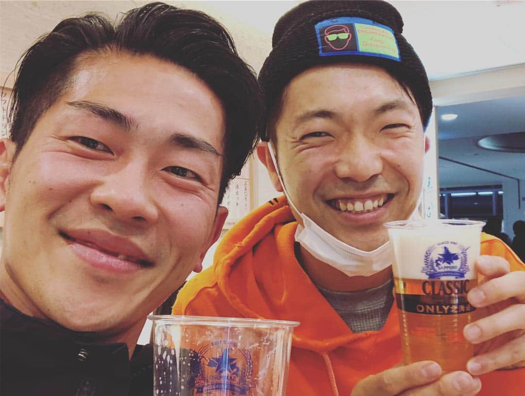 太田博久さんのインスタグラム写真 - (太田博久Instagram)「今日は札幌でお仕事。帰りの空港で先輩がたに北海道させて頂きました。ご馳走様です。」3月24日 19時59分 - hirohisaota