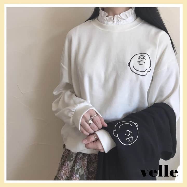R i R y (リリー)さんのインスタグラム写真 - (R i R y (リリー)Instagram)「~ワンポイトスウェット~﻿﻿﻿ ﻿﻿﻿ チャーリーの大きめプリントがかわいい！🐶﻿ 小物を花柄やフリル付きにすれば、一気にガーリーな雰囲気になるね🌸﻿ ﻿ ﻿ Photo by﻿﻿﻿﻿ @hn_pipi﻿ ﻿ ﻿﻿﻿﻿ ✴---------------✴---------------✴﻿﻿﻿﻿ ﻿﻿﻿﻿ ▶▶サイト&SNSで掲載する写真を募集中📸﻿﻿﻿﻿ カワイイ写真が撮れたら、@velle.jpをタグ付けするか、ハッシュタグ#velle_jp をつけて投稿してみてね♪﻿﻿﻿﻿ ﻿﻿﻿﻿ velle編集部と一緒にカワイイで溢れるvelleを創っていこう😚﻿ ﻿ #ガーリー#ガーリーコーデ#ガーリー女子#シミラールック#消えそうな色コーデ#チャーリー#ベージュコーデ#アイボリーコーデ#スカートコーデ ﻿﻿﻿ #春コーデ#春服#参戦服#2019SS#ベージュ#花見コーデ #ベージュ族 #ピクニックコーデ #ピンクコーデ #ティムコーデ #オシャレ女子#おしゃれ好き#お洒落女子#ヴィンテージ#ビンテージ#ファッション#お洒落さんと繋がりたい#おしゃれさんと繋がりたい#コーディネート探検隊」3月24日 20時00分 - velle.jp