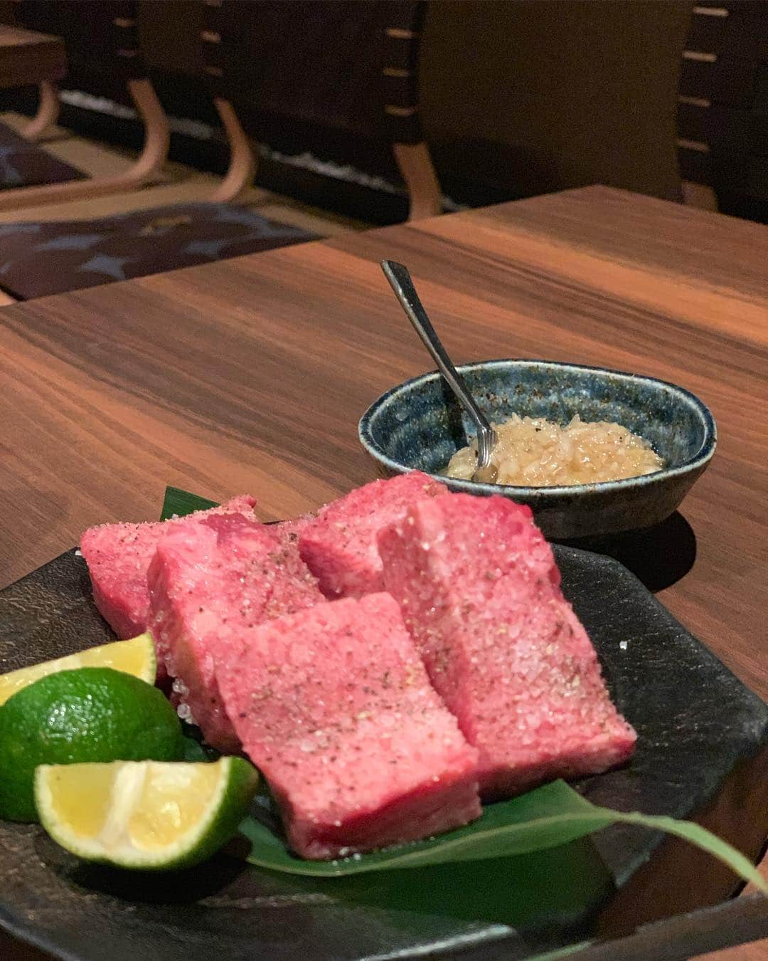 村上沙織さんのインスタグラム写真 - (村上沙織Instagram)「週末焼肉🍖 今日は大阪まで出たのでいつも行かない焼肉へ…♥️♥️私卵がけご飯が大好き🍚 トリュフ卵がけご飯なんて幸せ🥺♥️ #焼肉#週末焼肉#大阪グルメ#北新地はらみ」3月24日 20時03分 - rosysaorimonster