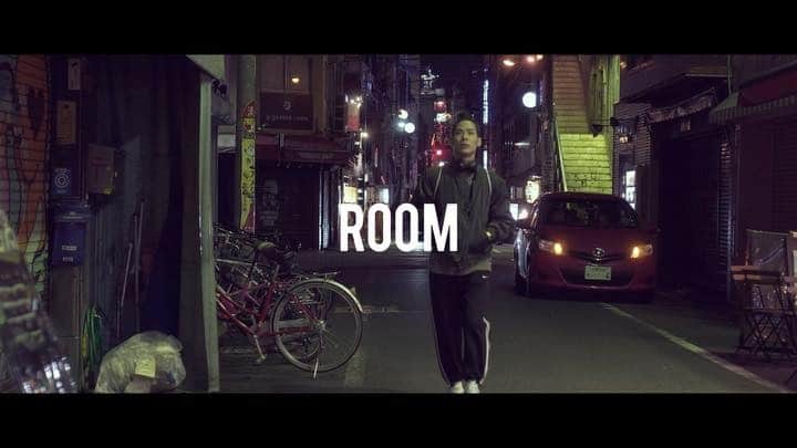 room onziemeのインスタグラム：「🧥🗣🥼﻿ ﻿﻿﻿ - Local Outfitters -﻿﻿﻿﻿﻿﻿﻿﻿﻿﻿﻿﻿ ﻿﻿﻿﻿﻿﻿﻿ ﻿ ROOMが独自にピックアップした「イケてる」アーティスト、クリエイターをゲストに迎え、ローカルに点在するハイセンスなアパレルショップを舞台にゲスト独自のファッション感を探るシリーズ。﻿ ﻿﻿﻿﻿ ﻿■Vol.1﻿ Jinmenusagi @rioutomiyama﻿ ﻿ Today's Shop/﻿ CONTENASTORE @contenastore﻿ ﻿﻿﻿﻿ ↑プロフィールURL内「YouTubeチャンネル」にてチェック﻿﻿。﻿﻿ ﻿﻿﻿﻿ ※ROOM 4TH ANNIVERSARY Official PVも公開中！﻿﻿﻿﻿ ﻿-------------------------------------﻿-------﻿﻿﻿﻿﻿﻿﻿﻿﻿﻿﻿﻿﻿﻿﻿﻿﻿ #room_jp﻿﻿﻿﻿﻿﻿ ﻿」