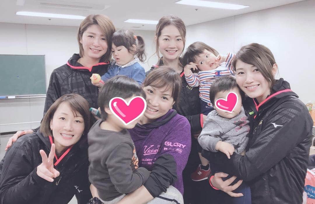 井上香織さんのインスタグラム写真 - (井上香織Instagram)「2019.3.24 大好きなメンバーとのお仕事。 幸せな時間でした♡ ・ 普段はそれぞれの場所だけど、会うと落ち着く。 また会えるまでがんばろうっと(๑˃̵ᴗ˂̵) #ヴィクトリーナドリームス #ヴィクトリーナ姫路 #バレーボール」3月24日 20時05分 - kaorin888