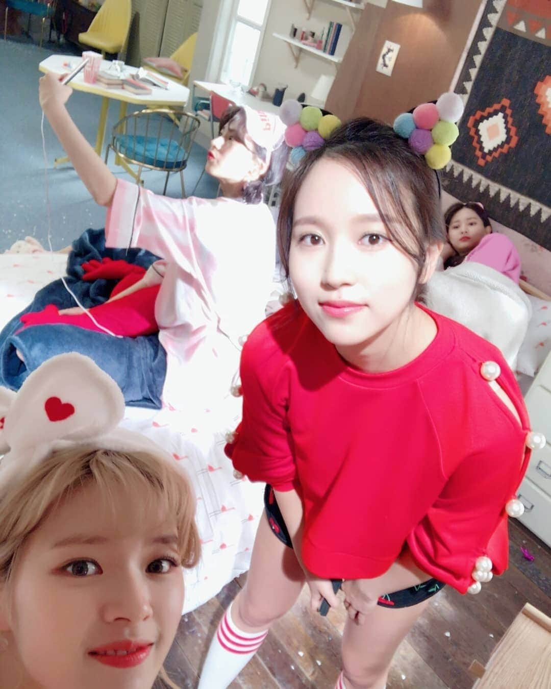 TWICEさんのインスタグラム写真 - (TWICEInstagram)「미나리 생일 축하해!! 너랑 같이 찍은 사진 찾다가... 결국 찾아서 다행이여...우리 사진 많이 찍쟝💚」3月24日 20時08分 - twicetagram