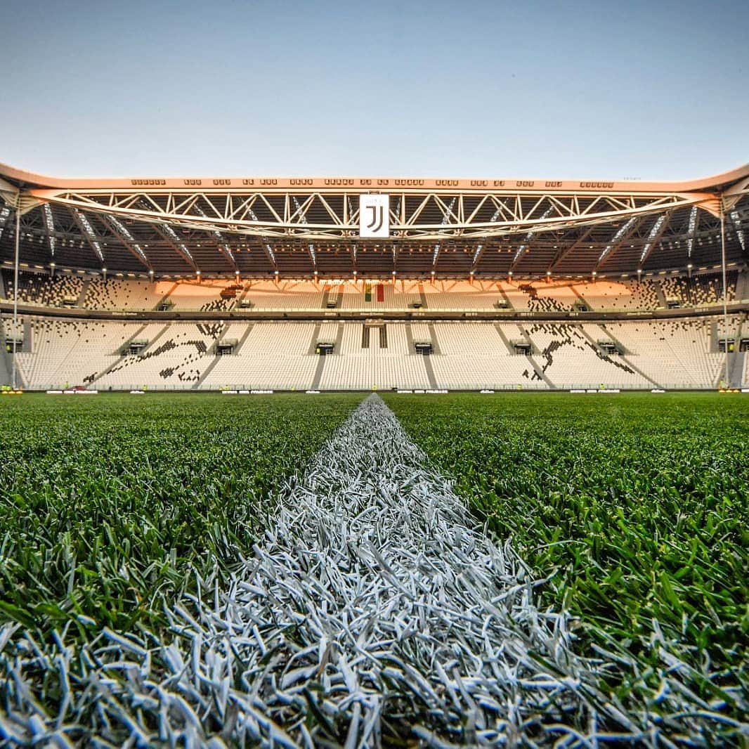 ユヴェントスFCさんのインスタグラム写真 - (ユヴェントスFCInstagram)「Missing Allianz Stadium? Today there is a Première here with #JuventusWomen! ⚪⚫🙌 #JuveFiorentina」3月24日 20時08分 - juventus