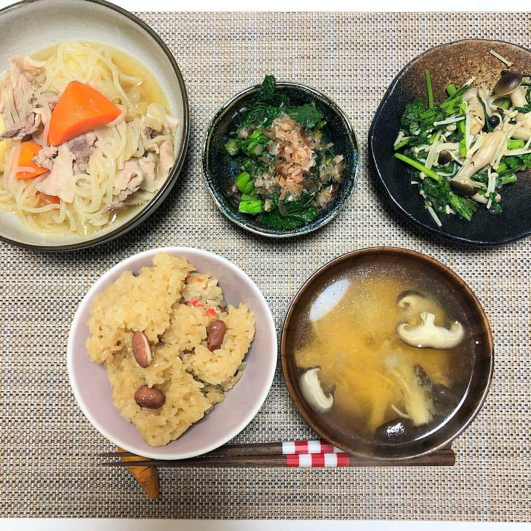 今井美穂さんのインスタグラム写真 - (今井美穂Instagram)「最近の夕食たち😋🍚﻿ お義母さんが八百屋さんでお買い得なお野菜沢山買ってきてくれたので、いつもより野菜多目のメニューにしてみました🥬﻿ ﻿ バランスの良い食事のおかげが母乳の出がすごい😂笑﻿ でもお肉料理の方が作りやすくてついついお魚不足に💦﻿ 気をつけねば！﻿ 頭の良い子になれば良いなとDHAのサプリも飲んでます✌️﻿ ﻿ #ブログ更新しました﻿ #インスタトップのリンクから﻿ #今井美穂オフィシャルブログ﻿ #Amebaブログ﻿ #新米母﻿ #育児日記﻿ #我が家のごはん﻿ #ヘルシーレシピ﻿」3月24日 20時19分 - imaimiho1209