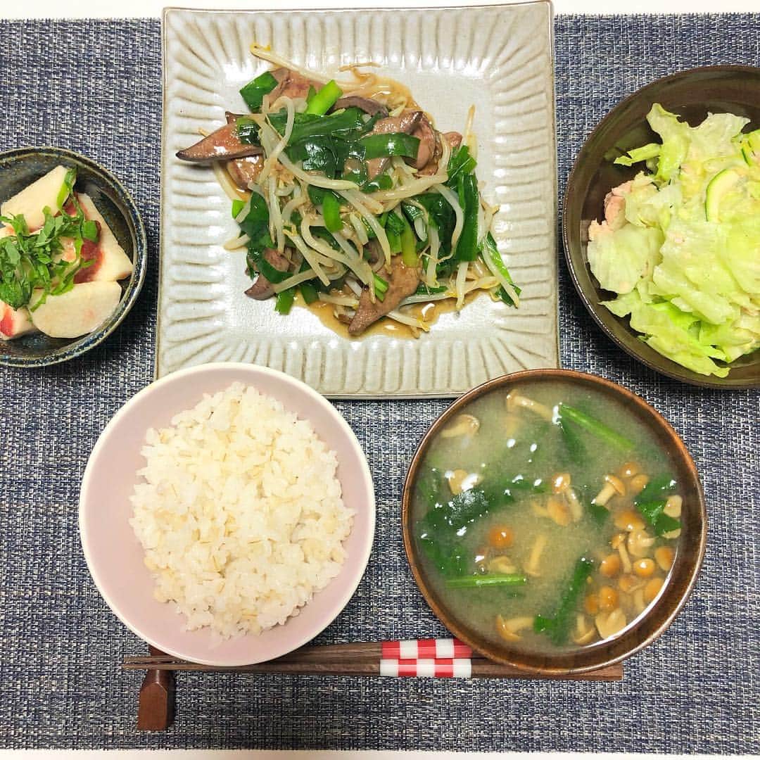 のインスタグラム：「最近の夕食たち😋🍚﻿ お義母さんが八百屋さんでお買い得なお野菜沢山買ってきてくれたので、いつもより野菜多目のメニューにしてみました🥬﻿ ﻿ バランスの良い食事のおかげが母乳の出がすごい😂笑﻿ でもお肉料理の方が作りやすくてついついお魚不足に💦﻿ 気をつけねば！﻿ 頭の良い子になれば良いなとDHAのサプリも飲んでます✌️﻿ ﻿ #ブログ更新しました﻿ #インスタトップのリンクから﻿ #今井美穂オフィシャルブログ﻿ #Amebaブログ﻿ #新米母﻿ #育児日記﻿ #我が家のごはん﻿ #ヘルシーレシピ﻿」