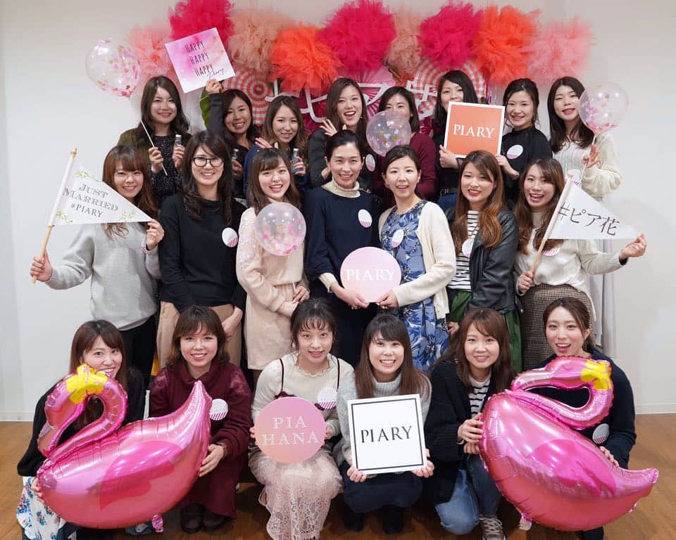 PIARYさんのインスタグラム写真 - (PIARYInstagram)「【PIARYプレ花嫁会in福岡】 . 大盛況で終了しました！！ 初めて福岡での開催 九州地方の花嫁さまの 熱を感じることのできた1日となりました！ . 今回のテーマは“PINK×PINK” キュートなピンクをふんだんに使った華やかな空間で ハーバリウムのワークショップやフリートークタイム 豪華景品が当たるお楽しみタイムなど 大盛り上がりの時間に♡ . フォトタイムでは 会場の装飾を背景に 集合写真をたくさん撮りました♪ . ご参加いただきました プレ花嫁さま、卒花嫁さま 本日はありがとうございました!! . . . . . 今、話題のPIARYプレ花嫁会 表参道と名古屋栄サロンにて毎月開催中!! 3月開催分の受付もスタートしています！ . ▼ただいまご案内できるお日にちはこちら▼ . =*=　表参道　=*= ■2019年3月31日（日）14：00～17：00 . =*=　名古屋栄　=*= ■2019年3月31日（日）14：00～17：00 . . ▼開催場所▼ 『PIARYブライダルサロン表参道』 〒107-0061 東京都港区北青山3-5-15　ミヤヒロビル3Ｆ . 『PIARYブライダルサロン名古屋栄』 〒460-0008 愛知県名古屋市中区栄3-7-9　新鏡栄ビル9Ｆ . 詳細・ご応募は @piary_inst よりPIARYホームページをチェック!! . . . #PIARY #ピアリー #プレ花嫁 #プレ花嫁会 #PIARYプレ花嫁会 #ピア花 #PIAHANA #花嫁会 #九州花嫁 #九州プレ花嫁 #福岡プレ花嫁 #結婚式準備 #結婚式diy #日本中のプレ花嫁さんと繋がりたい #ハーバリウム #結婚式準備 #花嫁 #花嫁DIY #2019WEDDING #卒花 #卒花嫁 #福岡 #ピア花会 #ヒキタク #ワークショップ #ピア花2019秋婚 #2019秋婚」3月24日 20時11分 - piary_inst