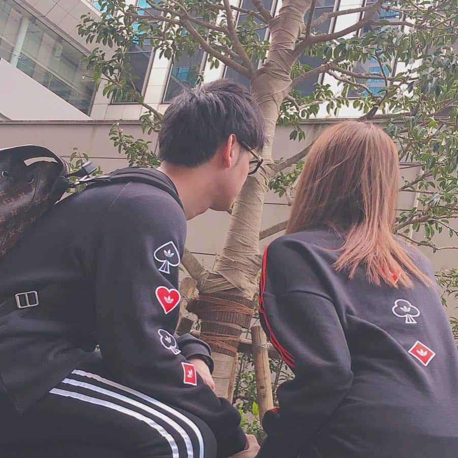 菊地亜美さんのインスタグラム写真 - (菊地亜美Instagram)「・ adidasのバレンタイン限定スウェット🃏 ♦︎♠︎♣︎♥︎おそろ🤤 #リンクコーデ」3月24日 20時12分 - amikikuchi0905