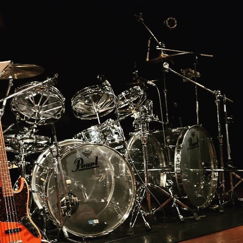 KAZUAKIさんのインスタグラム写真 - (KAZUAKIInstagram)「3/10のライブフォトが届いた。 #band #ドラム #drums #live #ロートタム #pearl #クリスタルドラム」3月24日 20時12分 - kazuaki_official