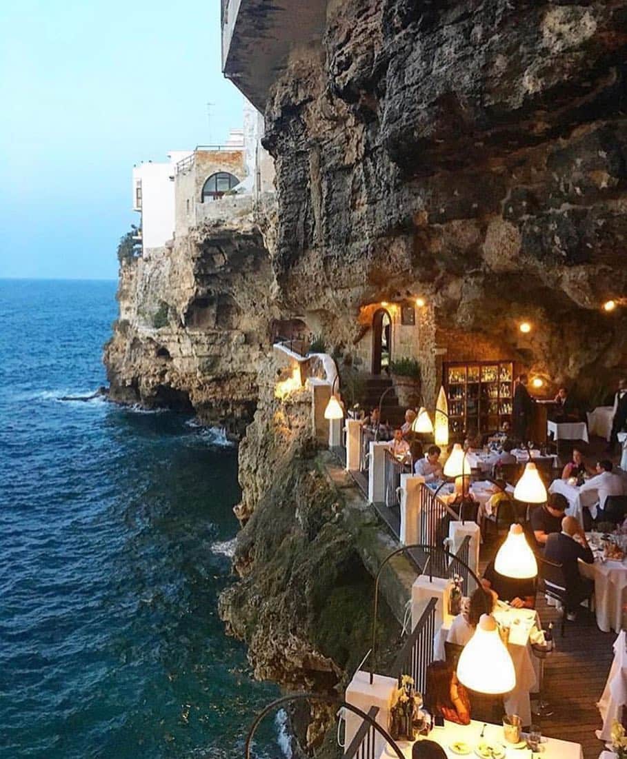 The Luxury Lifestyle Magazineさんのインスタグラム写真 - (The Luxury Lifestyle MagazineInstagram)「Tag someone you would have dinner with here 😍  By: @virginiabartolucci」3月24日 20時14分 - luxurylifestylemagazine
