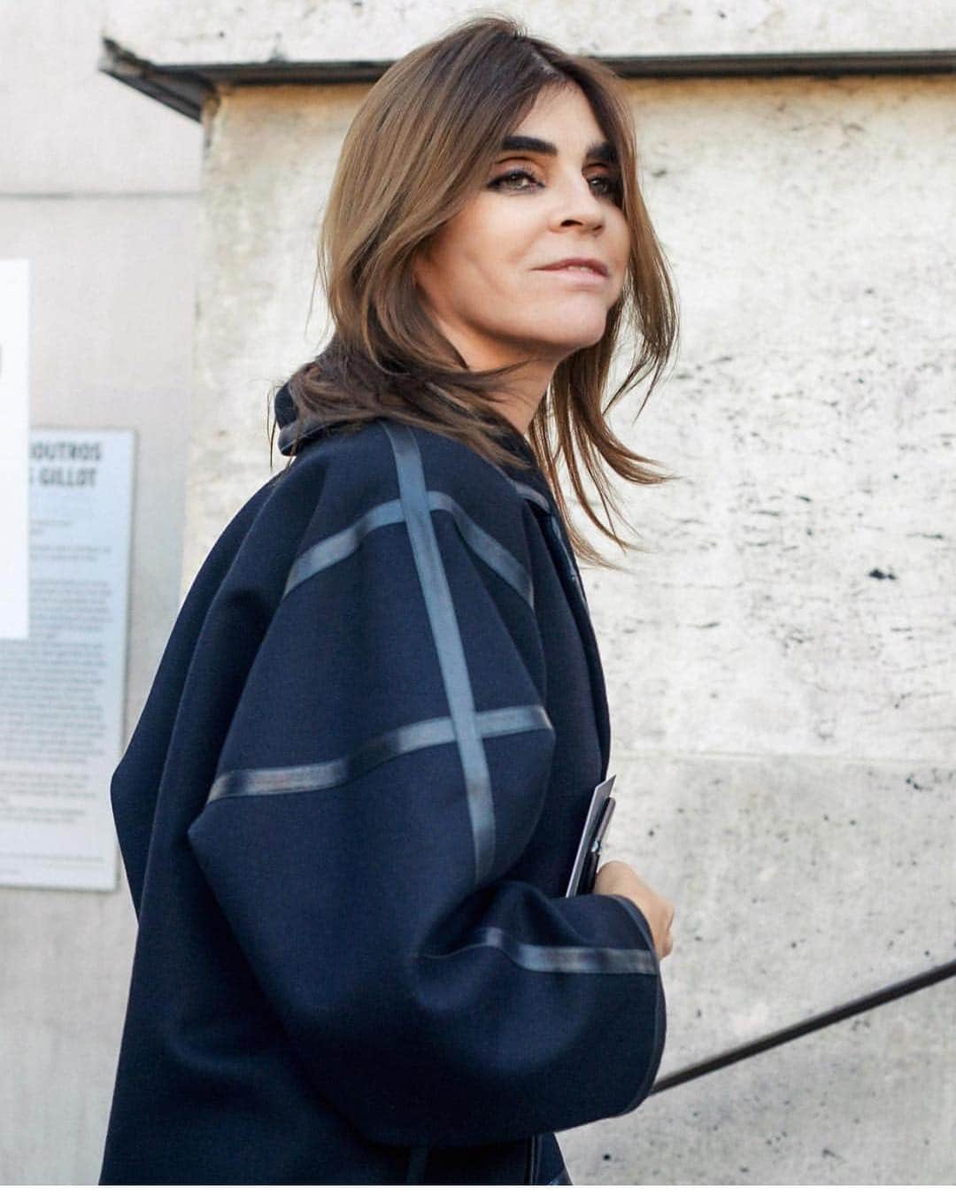 のインスタグラム：「Paris light🖤 @maxmara」