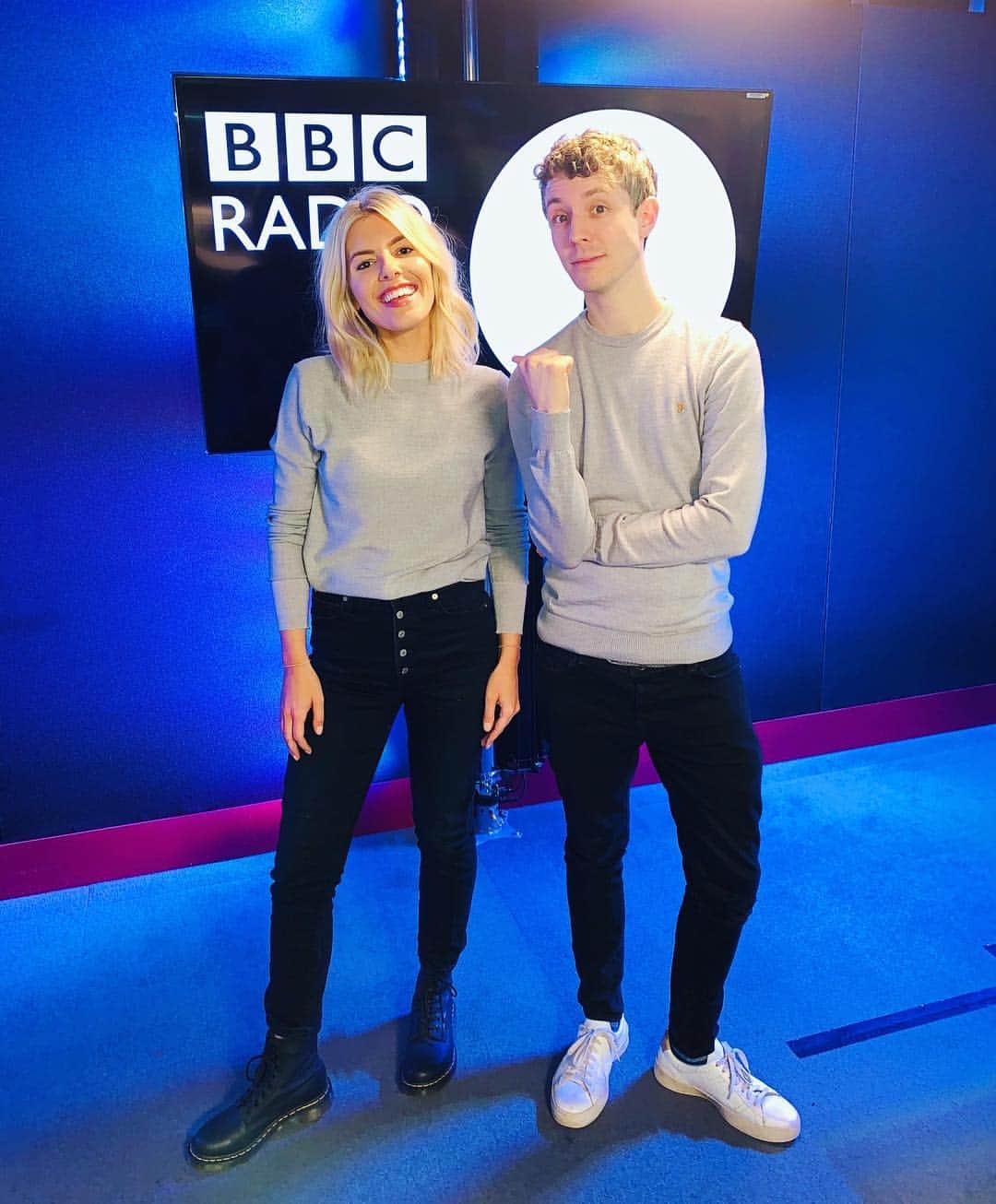 Mollie Kingさんのインスタグラム写真 - (Mollie KingInstagram)「It’s a worrying situation when you come to work in a matching outfit to @matthewedmondson 😱 @bbcradio1」3月24日 20時23分 - mollieking