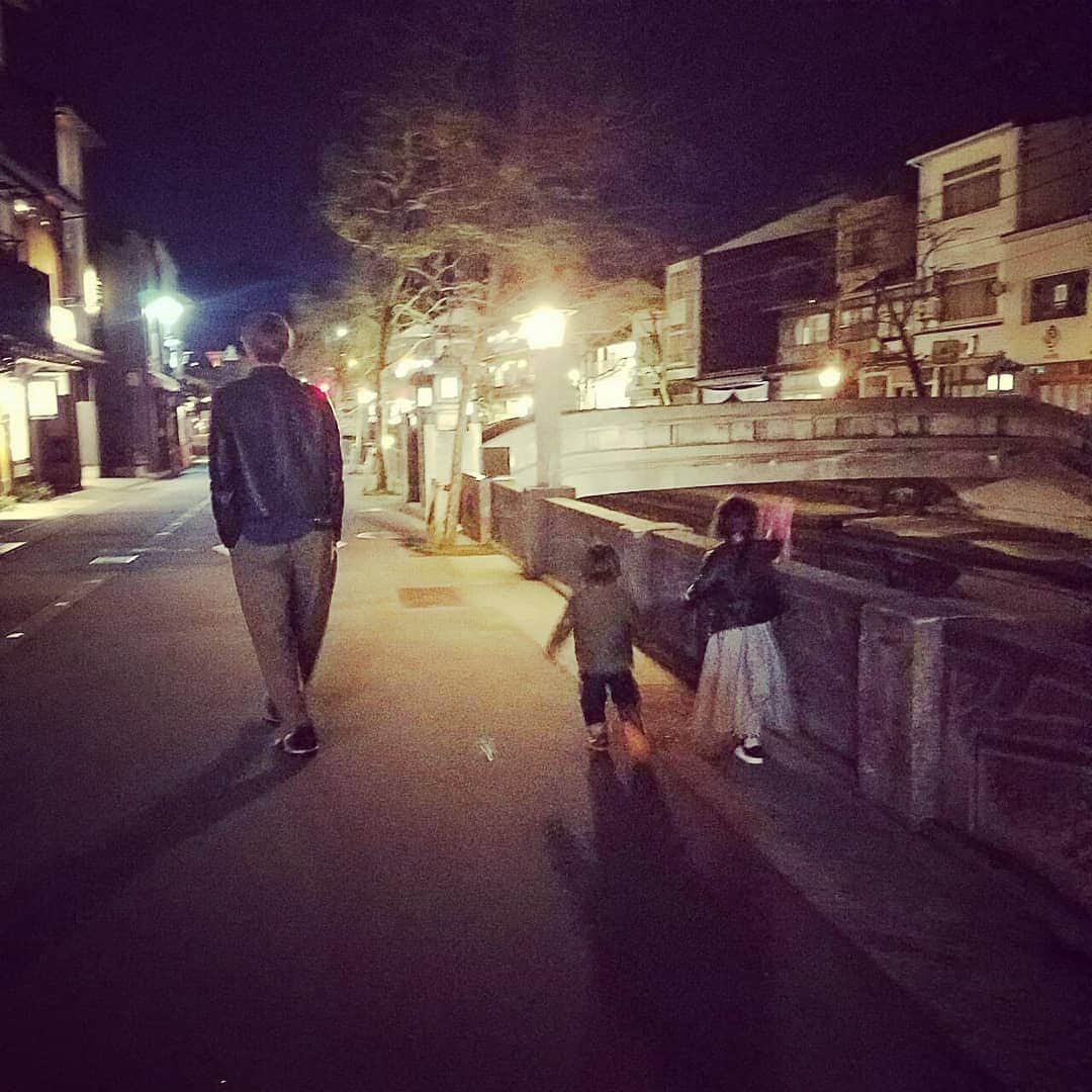 のインスタグラム：「先日の旅行…  今日は娘の誕生日！  子供の成長を感じる。  今日は子供達ともサッカー！  改めて子供の成長とパワーはすごい！  #happybirthday #５歳 #おめでとう #嫁さんきゅ #旅行最高 #リフレッシュ #俺も負けずに成長 #まだまだ頑張ります #wataru32」