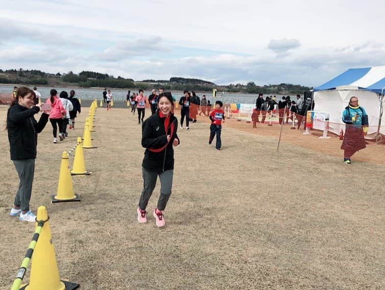 佐藤千晶さんのインスタグラム写真 - (佐藤千晶Instagram)「東北風土マラソン&フェスティバル2019😊 「走って食べてのんで」楽しむ ファンランの大会。  まずは、走る編。  アンバサダーチームを結成し 今年もリレーマラソンに参加！  #東北風土マラソン #東北風土マラソン2019 #走る #ラン #リレーマラソン #アンバサダー #古田敦也 さん #水越ユカ ちゃん #浜知美 先輩 #佐藤千晶 #元KHB😊 #MC #東北 #イベント #私の走るフォームよ」3月24日 20時24分 - satochiaki125