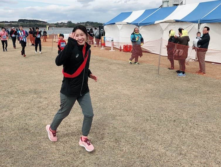 佐藤千晶さんのインスタグラム写真 - (佐藤千晶Instagram)「東北風土マラソン&フェスティバル2019😊 「走って食べてのんで」楽しむ ファンランの大会。  まずは、走る編。  アンバサダーチームを結成し 今年もリレーマラソンに参加！  #東北風土マラソン #東北風土マラソン2019 #走る #ラン #リレーマラソン #アンバサダー #古田敦也 さん #水越ユカ ちゃん #浜知美 先輩 #佐藤千晶 #元KHB😊 #MC #東北 #イベント #私の走るフォームよ」3月24日 20時24分 - satochiaki125