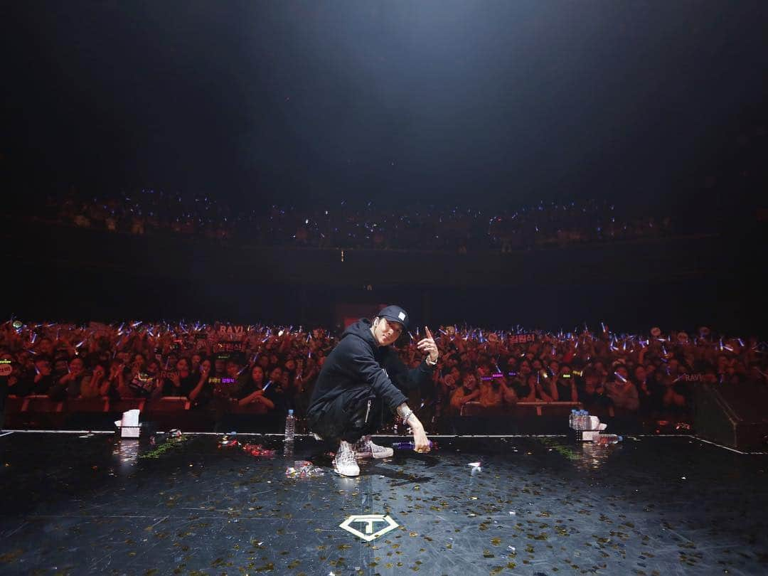 VIXXさんのインスタグラム写真 - (VIXXInstagram)「. [20190324] RAVI 3rd REAL-LIVE [R.OOK BOOK] 랍콘이 진리입니다 여러분👏🏻 3일동안 멋진 무대를 보여준 라비 그리고 별빛 고마워❤️ . #빅스 #VIXX #라비 #RAVI #김원식 #3rd_REAL_LIVE #ROOK_BOOK」3月24日 20時24分 - vixx_stargram