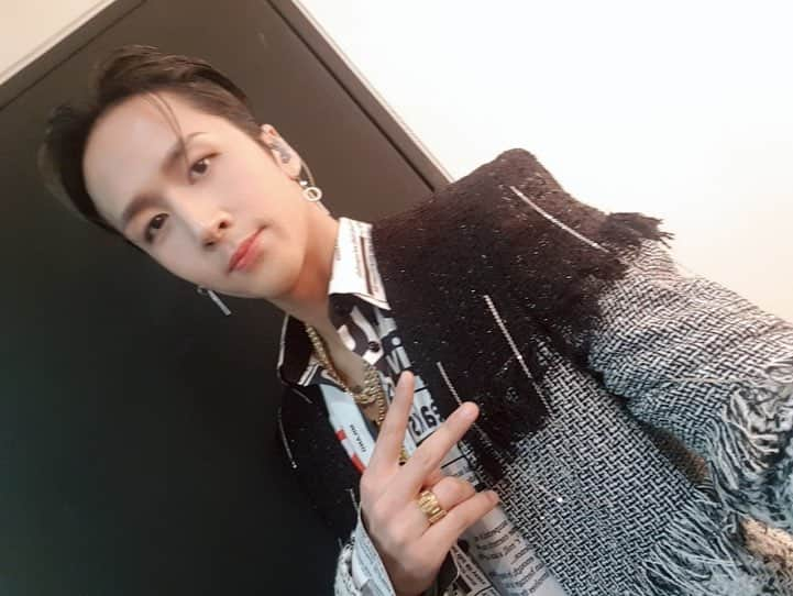 VIXXさんのインスタグラム写真 - (VIXXInstagram)「. [20190324] RAVI 3rd REAL-LIVE [R.OOK BOOK] 랍콘이 진리입니다 여러분👏🏻 3일동안 멋진 무대를 보여준 라비 그리고 별빛 고마워❤️ . #빅스 #VIXX #라비 #RAVI #김원식 #3rd_REAL_LIVE #ROOK_BOOK」3月24日 20時24分 - vixx_stargram