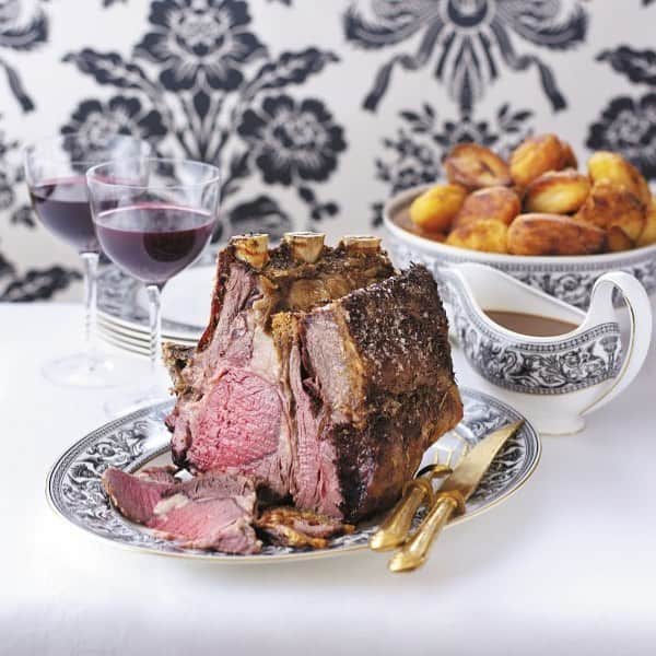 ナイジェラ・ローソンさんのインスタグラム写真 - (ナイジェラ・ローソンInstagram)「Earmark this for a Sunday lunch in the future: #recipeoftheday is Roast Rib of Beef with Port&Stilton Gravy Photograph by Lis Parsons And to get the recipe, proceed as follows: tap on my name, which will take you to a page that has a link on it that says www.nigella.com/instagram. When you click on this link, it will take you to a page of photographs: click on the photograph of the recipe in question!」3月24日 20時25分 - nigellalawson
