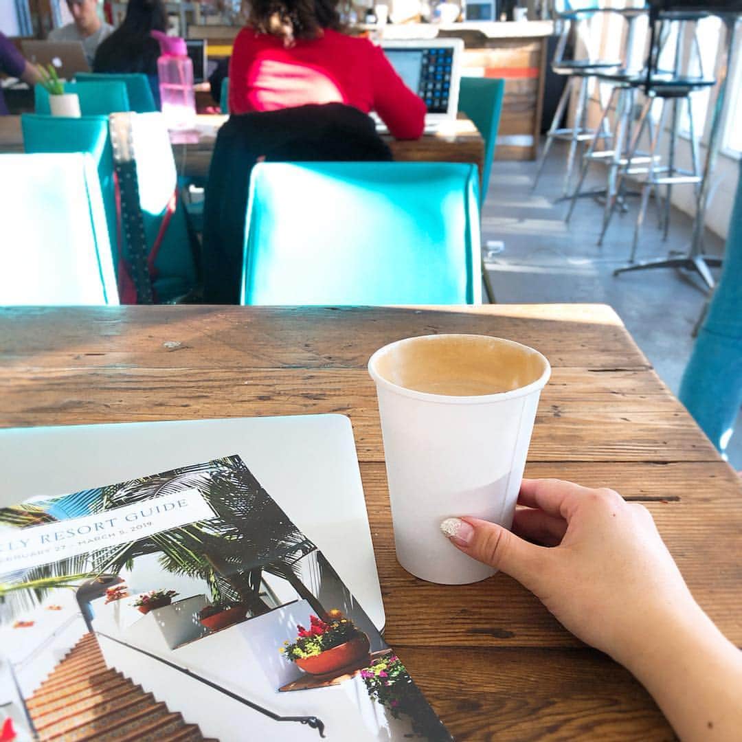 三浦マキさんのインスタグラム写真 - (三浦マキInstagram)「Here is a cafe list of LA.  ➀Morning coffee at @theassemblycafe  ものすごくシンプルで、でもそれが素敵だったカフェ。 ② なんと買う側が値段を決める、ドネーション型のカフェ #metropoliscafe !!斬新な上、こちらもシンプルな内装✨ ③LAカフェの定番 @vervecoffee ☕️everybody knows this place. * * * * * * #cafe#coffee#mac#workspaces #la#simpledesign #nomado#ロサンゼルス」3月24日 20時37分 - makimiura__la