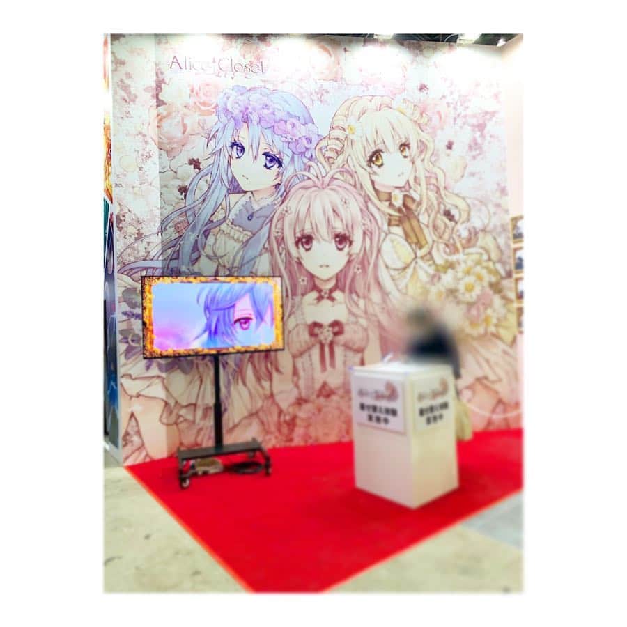 安齋由香里さんのインスタグラム写真 - (安齋由香里Instagram)「2019/03/24﻿ #AnimeJapan2019 2日目﻿ ﻿ 本日AJ2日目は、ぽにきゃんブースの﻿ #リリフレ ステージに登壇しましたよ〜🍑﻿ ﻿ みなさんリリフレはプレイしてますかー？﻿ 色んなイベントが続けて出来て、﻿ 私はすっごく楽しくプレイしてます📱﻿ ﻿ 焼き肉は残念だけど、ゲーム楽しかったー！﻿ 源モモ役の安齋由香里として﻿ またみなさんに会えたら嬉しいな🥰﻿次はお渡し会！﻿ ﻿ そして、個人的な買い物も出来て満足じゃ〜！﻿ #Alice Closet という着せ替えゲームなのですが﻿ 大好きな種村有菜さんの描くキャラクターが﻿ 可愛すぎて可愛いすぎて…﻿ 駆け足でゲットしに物販へ！﻿ 無事目的のものをゲット出来たので、﻿ 私は大満足でございます(*´-`)❤️﻿ ﻿ その他にも #天気の子 のブースを観てきたり、﻿ 気になる作品のステージを横切ったり、﻿ 足早に目的を果たしつつ﻿ お客さんとしても楽しみました🌷﻿ ﻿ 今日ステージを見てくれたみなさん、﻿ ありがとうございました🍑」3月24日 20時38分 - yukari_anzai_1231