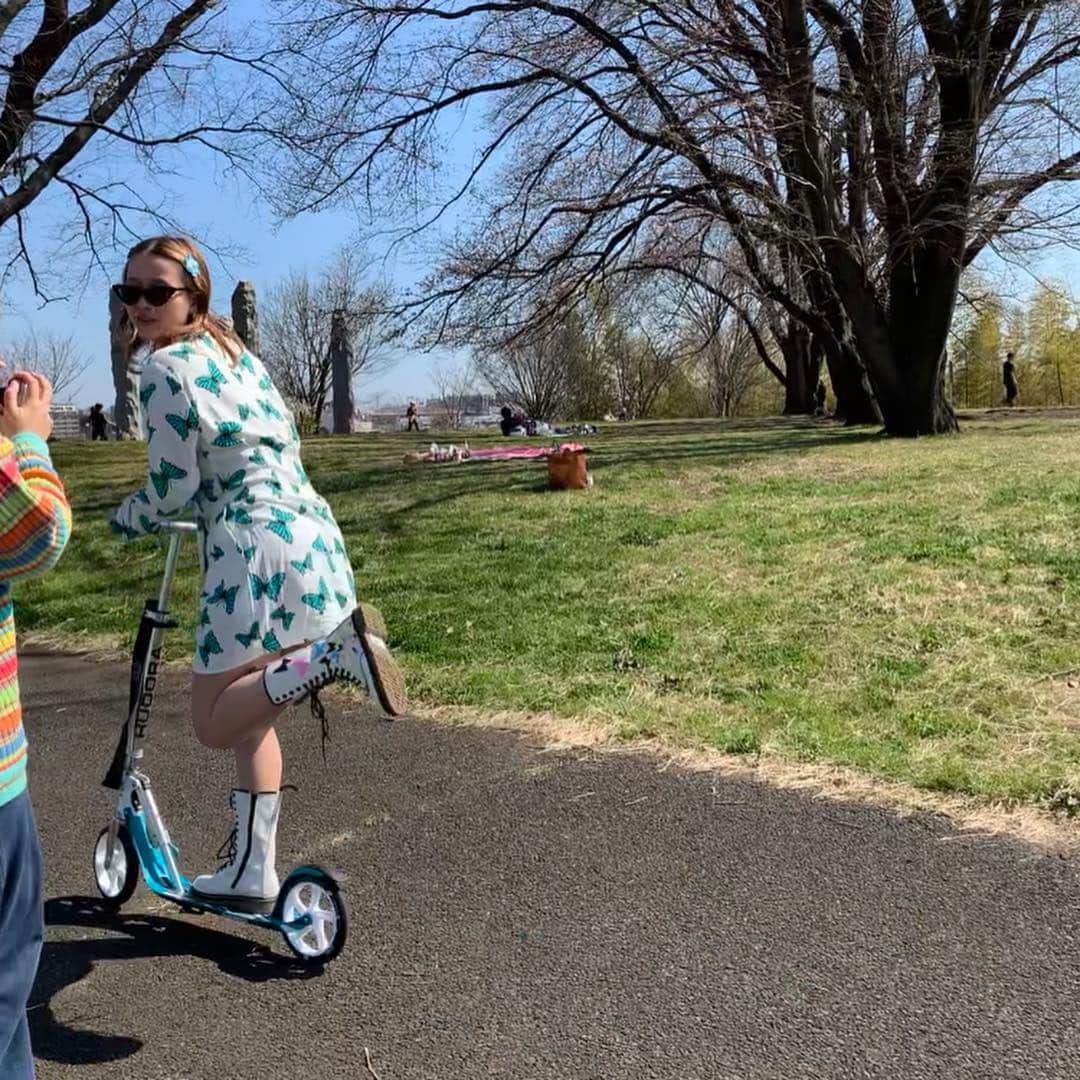 ギーセン珠理さんのインスタグラム写真 - (ギーセン珠理Instagram)「Lollll my lil scooter so cute」3月24日 20時43分 - juliegiesen