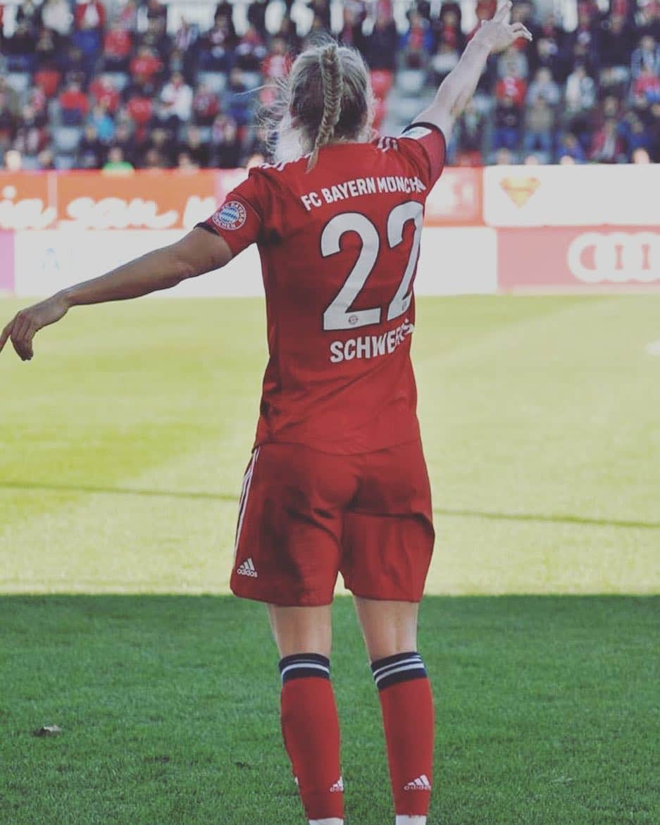 Verena Faisstさんのインスタグラム写真 - (Verena FaisstInstagram)「Hier gehts laaaang 👉🏼 15:00 Uhr am Brentanobad #ffcfcb #again #sport1 #nextstep #aufgehtsdieroten #team」3月24日 20時44分 - vereni2205