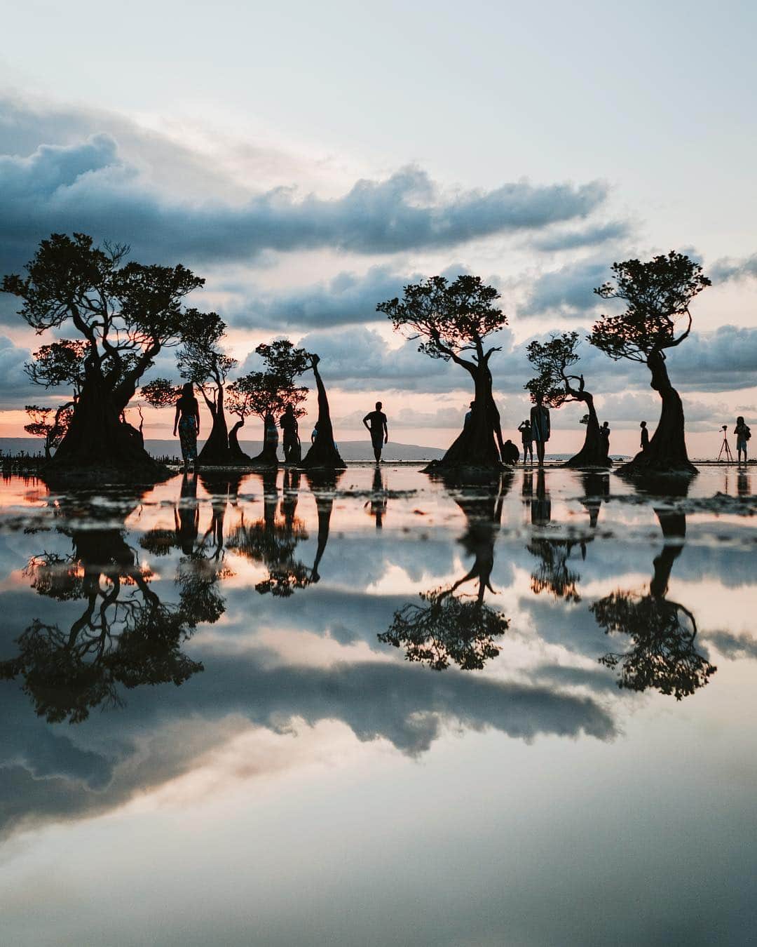 Putri Anindyaのインスタグラム：「Moody sky around Walakiri // last week was one of the hardest for me. The thing that made me happy was remembering all the beautiful moments that i spent in this 27 years of life. It’s a joy when i finally accepted all the things that happened, bad and good, low and high, everything happens for a reason. I still love this rollercoaster that called life. Happy Sunday people! . . Taken with @sonyalpha_id A7iii 35mm 1.4 #sonyalpha_id」