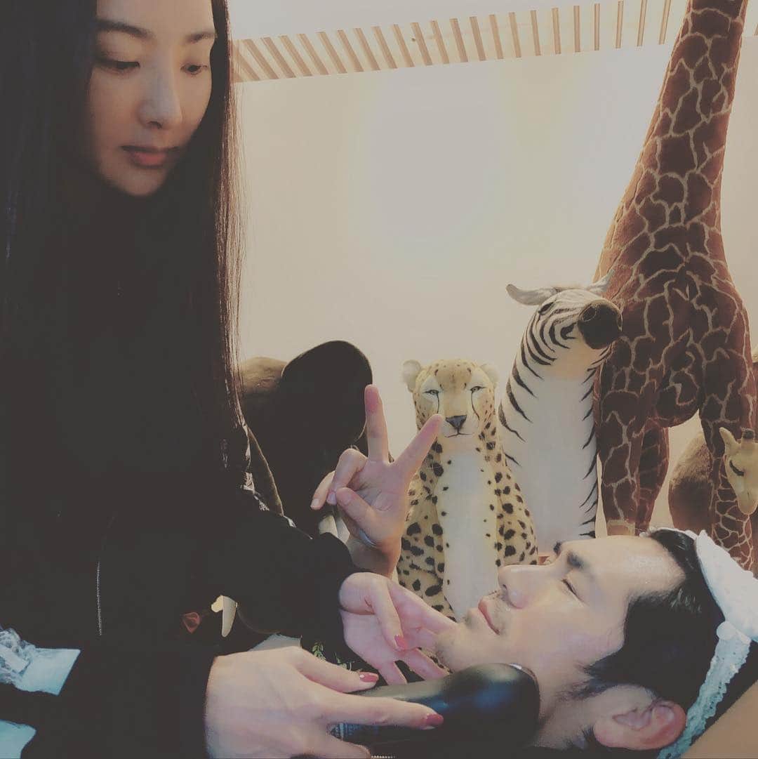 曹格格さんのインスタグラム写真 - (曹格格Instagram)「难道我有专属美容师…也要告诉你吗？💆🏻‍♂️💆🏻‍♂️💆🏻‍♂️💆🏻‍♂️💆🏻‍♂️」3月24日 20時48分 - supergarychaw