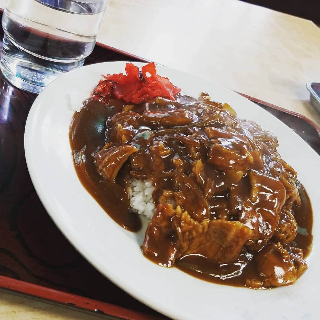 いいオフィスさんのインスタグラム写真 - (いいオフィスInstagram)「【おすすめランチ】 いいオフィス上野のすぐ近くにある「大村庵」。昭和の雰囲気を醸し出すお蕎麦屋さんなのです。もちろんお蕎麦も美味しいのですが、なんとカレーライスもくせになる味で美味しかったので紹介します。たっぷりの豚肉と玉ねぎが入っていて、とろみのある濃いめのルーはやみつきでした！！ #コワーキングスペース #シェアオフィス #いいオフィス上野 #新御徒町 #ランチ #そば #大村庵 #カレー #カレーライス #そば屋のカレー #もぐもぐ #おいしい」3月24日 11時55分 - e_office_ueno