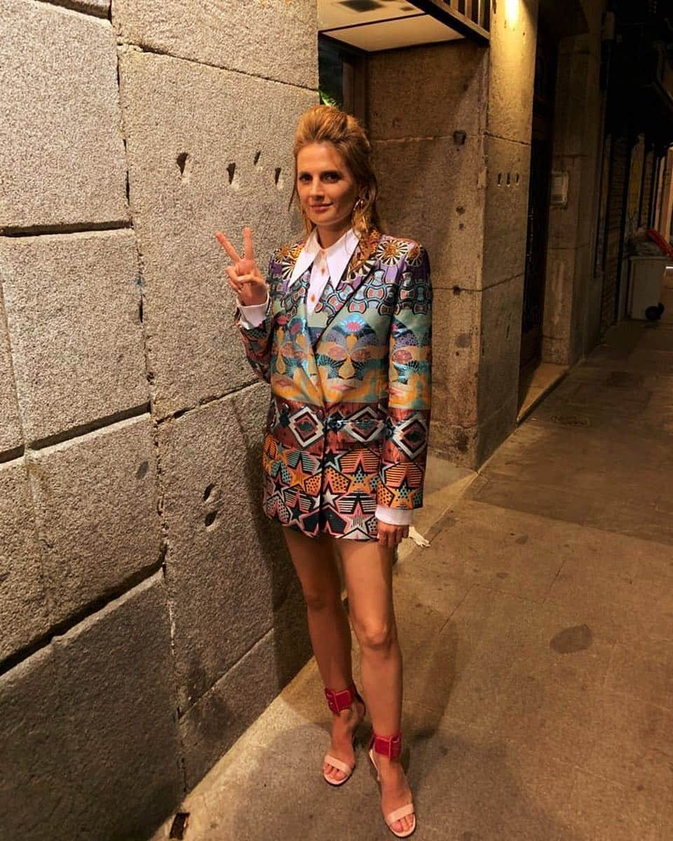 スタナ・カティックさんのインスタグラム写真 - (スタナ・カティックInstagram)「Counting down to the ✌🏽🤘🏻🤙🏿 Season 2 #ABSENTIA launch in #Spain & #Portugal !!! 💃🏽🕺🏽 Join us Tuesday, March 26th, at 22:55H on @axn_espana & @axnpt !!」3月24日 12時06分 - drstanakatic