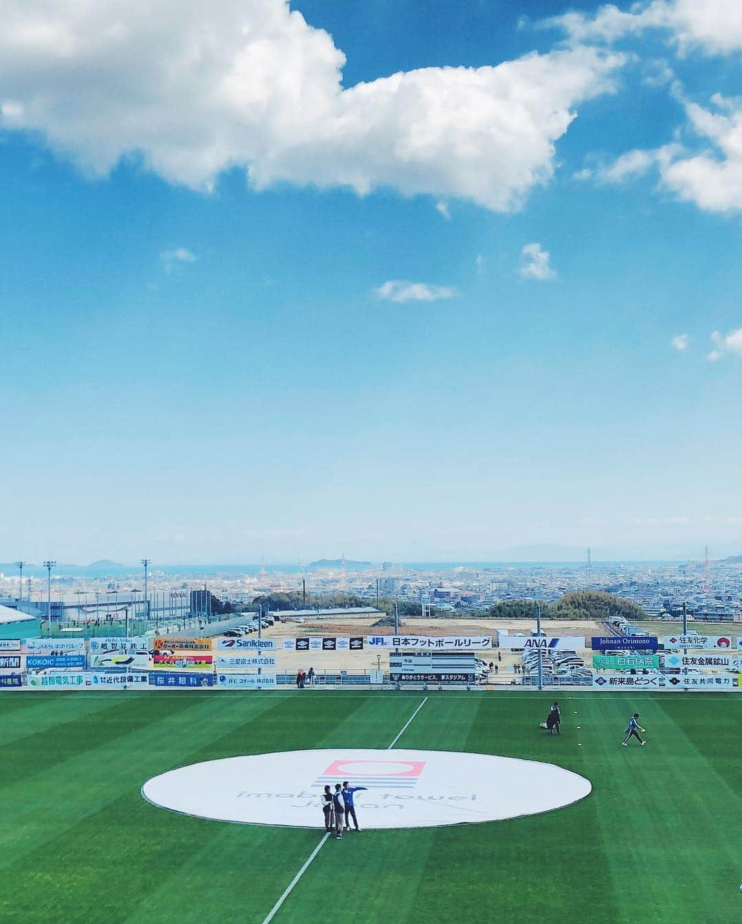 レオラさんのインスタグラム写真 - (レオラInstagram)「観戦日和😋👍🏻⚽️☀️ . #Leola_LaLa #Leola #FC今治 #FCimabari #ホーム開幕戦 #1日広報部長 #ハーフタイム EXPG STUDIO MATSUYAMAのみんなと一緒にパフォーマンスします💓」3月24日 12時14分 - leola_official