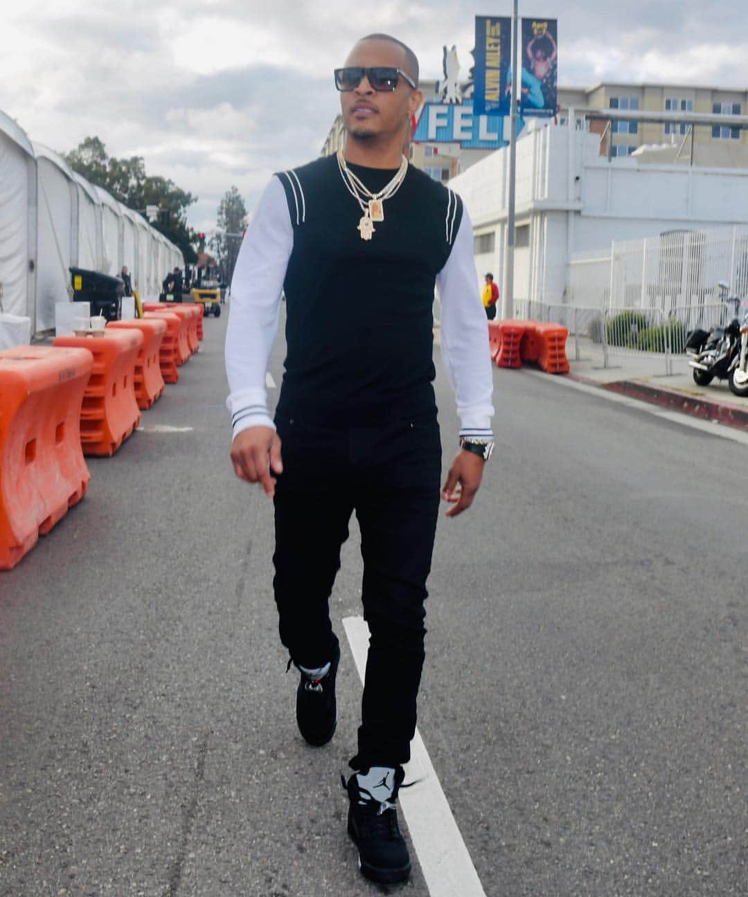 T.I.さんのインスタグラム写真 - (T.I.Instagram)「Still Walking the Walk for Those who  Can’t Do It.... #ErrrrthangAintForErrrrrbody #ItsWhatsInYaNotWhatsOnYa  #USorELSE✊🏽」3月24日 12時26分 - tip