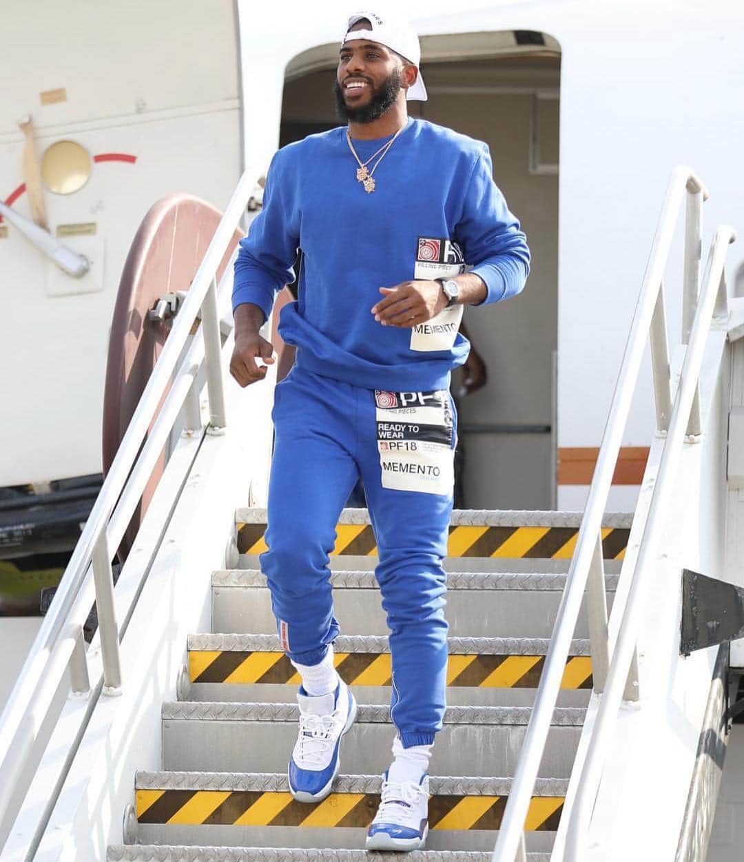 Sneaker Newsさんのインスタグラム写真 - (Sneaker NewsInstagram)「@CP3 reveals an Air Jordan 11 PE with royal blue mudguards 😳」3月24日 12時26分 - sneakernews