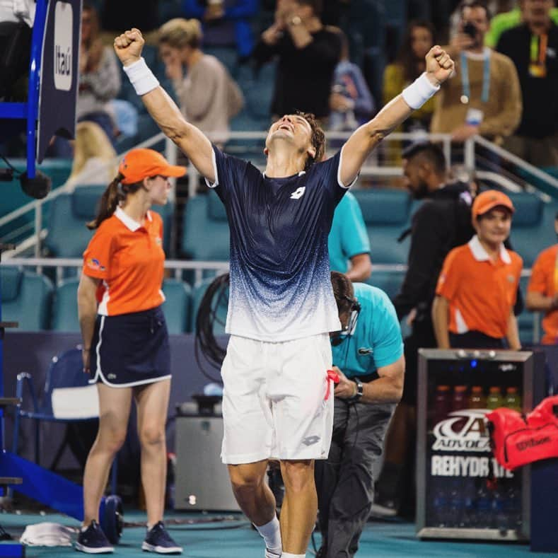 ATP World Tourさんのインスタグラム写真 - (ATP World TourInstagram)「Moments like this 🙌  @davidferrer1982 stuns Zverev 2-6 7-5 6-3 to reach the @miamiopen 3R」3月24日 12時29分 - atptour