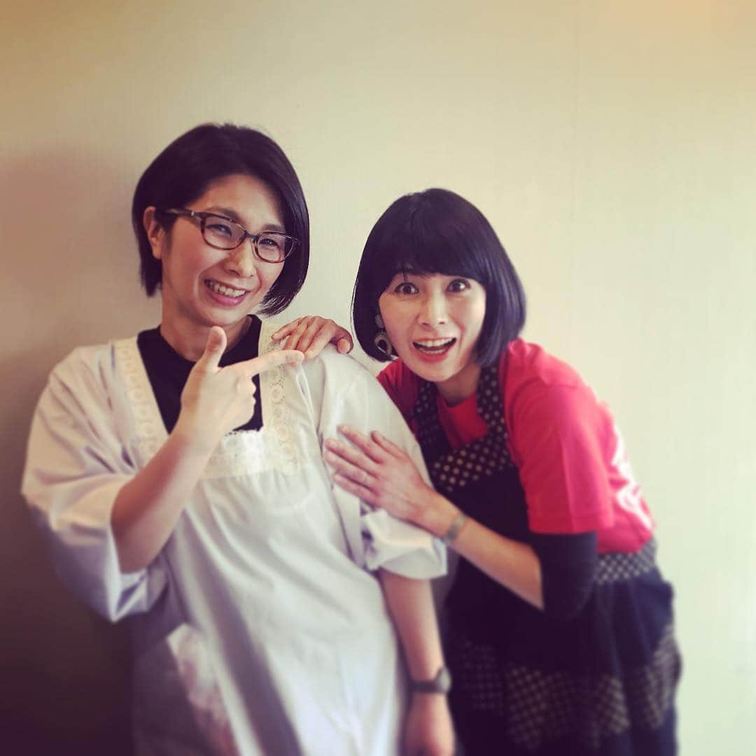 岡本安代さんのインスタグラム写真 - (岡本安代Instagram)「▶︎3年ぶりのくわばたさん！ __詠みます。 涙あり 笑い多めの ママ友会！ この日奇跡の 両者同じ年！！ __安代芭蕉。 くわばたりえさんママ友会を振り返る編 . #詳しくはアメブロに 綴ります #くわばたさん本日お誕生日 #おめでとうございます #走り続ける岡本家 @okamoto.yasuyo  #5人の子育てママウンサー  #岡本安代 #トップ画面からぜひ」3月24日 12時31分 - okamoto.yasuyo