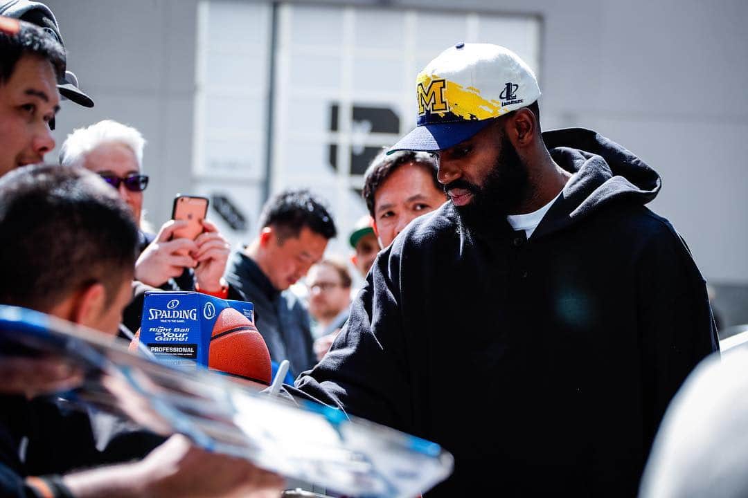 ティム・ハーダウェイ・ジュニアのインスタグラム：「Them @umichbball boyz took care of business!!」
