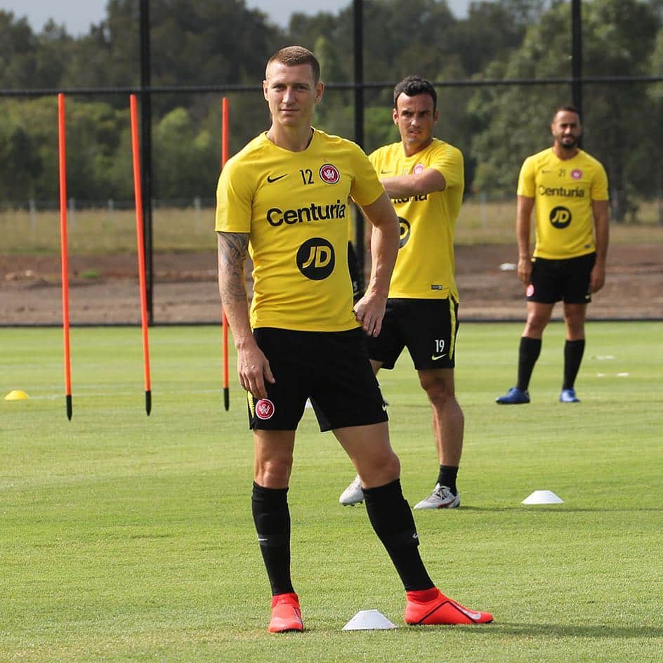 ミッチェル・デュークのインスタグラム：「International break got me standing here waiting for game day 👊🏼 @wswanderersfc」